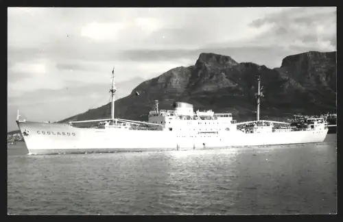 Fotografie Australisches Frachtschiff Coolaroo in der Tafelbai vor Kapstadt