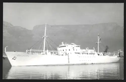 Fotografie Australisches Frachtschiff Coolangatta vor dem Tafelberg im Hafen von Kapstadt