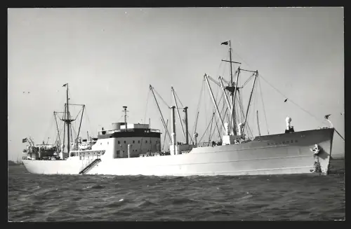 Fotografie Schwedisches Frachtschiff Bullaren auf Reede liegend