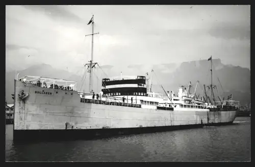 Fotografie Schwedisches Frachtschiff Bullaren vor dem Tafelberg in Kapstadt