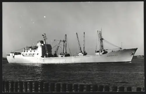 Fotografie Frachtschiff Arizona bei Einfahrt in den Hafen