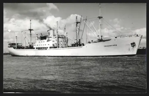 Fotografie Schwedisches Frachtschiff Travancore bei Einfahrt in den Hafen