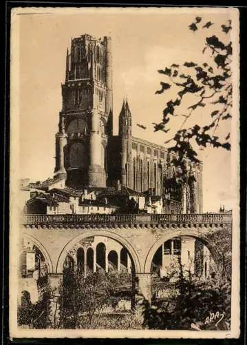 AK Albi, Cathédrale Sainte-Cécile vue dun Pont du chemin de fer