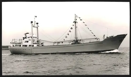 Fotografie Schwedisches Küstenfrachtschiff Kare von 1955 der Reederiaktiebolag Saturnus, Stockholm