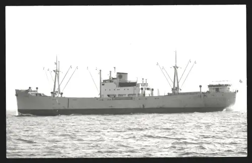 Fotografie Schwedisches Frachtschiff Ivan Gorthon von 1955 hohe Fahrt laufend