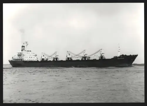 Fotografie Frachtschiff Bravenes in Fahrt