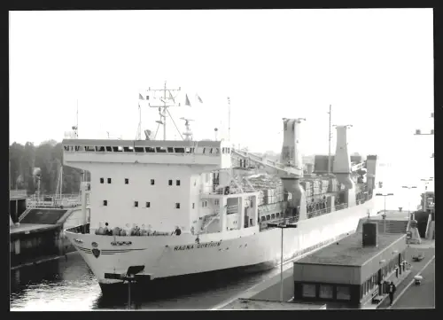 Fotografie Frachtschiff Ragna Gorthon in einer Schleuse des Nord - Ostsee Kanal's