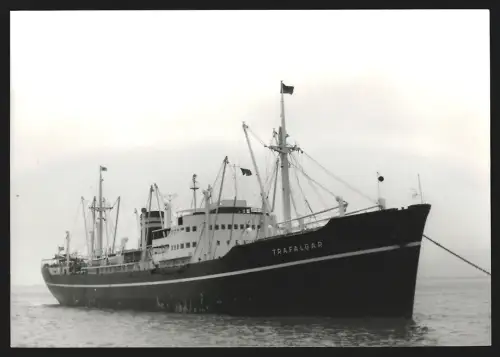 Fotografie Frachtschiff Trafalgar auf Reede