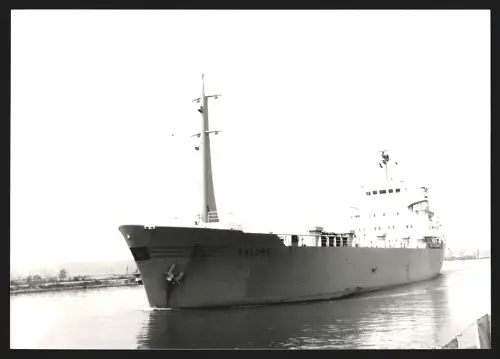 Fotografie Frachtschiff Salome bei langasamer Fahrt