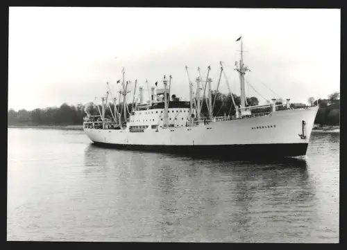 Fotografie Frachtschiff Vingaland in einem Schifffahrtskanal