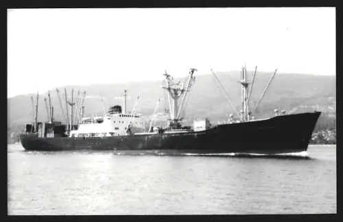 Fotografie Frachtschiff Martha Bakke hat Container geladen