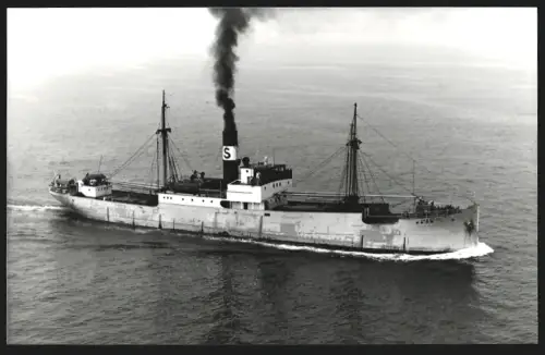 Fotografie Frachtschiff Frey bei voller Fahrt