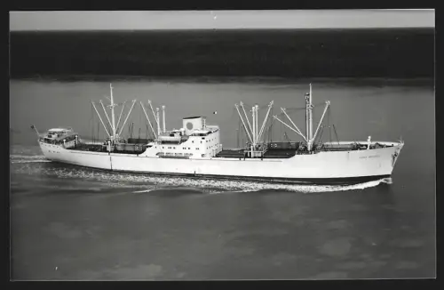 Fotografie Frachtschiff Lars Meling in einem Schifffahrtskanal