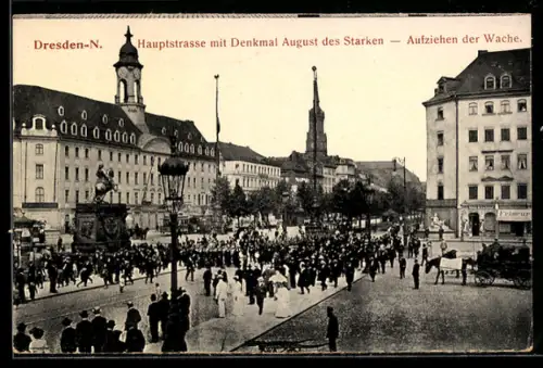AK Dresden-Neustadt, Hauptstrasse, Denkmal August des Starken, Aufziehen der Wache