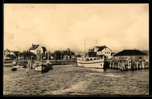AK Vitte /Hiddensee, Hafen, Schiffe, Anlegestelle