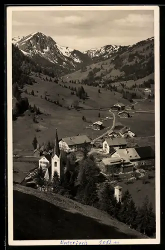 AK Unterjoch, Dorfansicht mit Kirche und Alpenpanorama