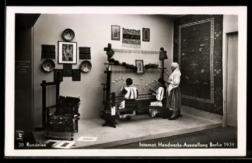 AK Berlin, Internationale Handwerks-Ausstellung 1938 - Rumänien (Weberinnen)