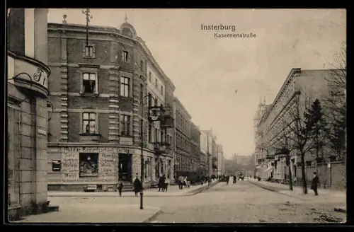 AK Insterburg, Kasernenstrasse mit Militär-Bedarfsartikel-Geschäft
