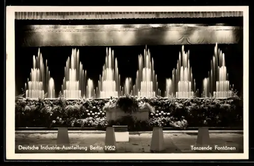 AK Berlin, Deutsche Industrie-Ausstellung 1952, beleuchtete Fontänen