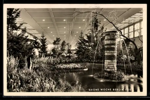 AK Berlin, Ausstellung Grüne Woche 1955, Innenansicht der Messehalle