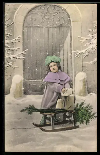 AK Mädchen mit Paketen auf Schlitten bei Schneefall
