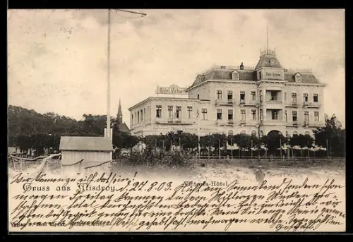 AK Misdroy, Victoria-Hotel in der Aussenansicht mit Grünanlage