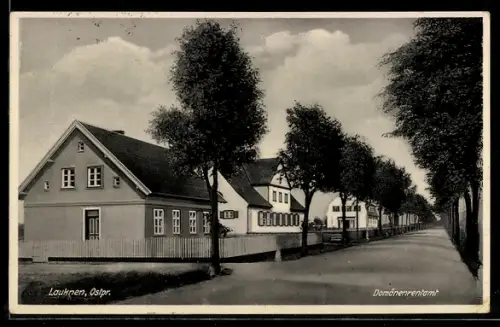AK Lauknen /Ostpr., Domänenrentamt, Reihenhäuser mit Vorgärten