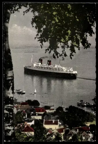 AK Passagierschiff T.S. Hanseatic der Hamburg-Atlantic-Line vor der Küste