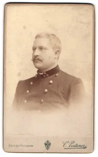 Fotografie Carl Pietzner, Wien, Mariahilferstrasse 1b, K.u.K. Zugsführer in Uniform, Jan. 1896