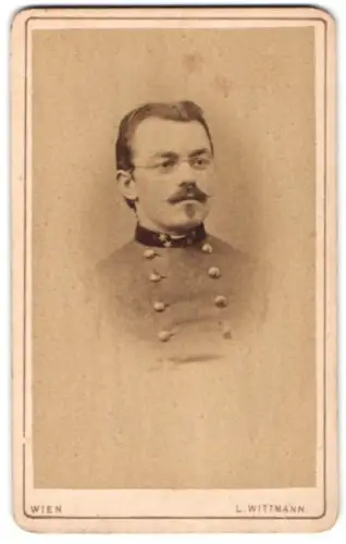Fotografie Leopold Wittmann, Wien, verlängerte Langegasse 60, K.u.K. Korporal in Uniform