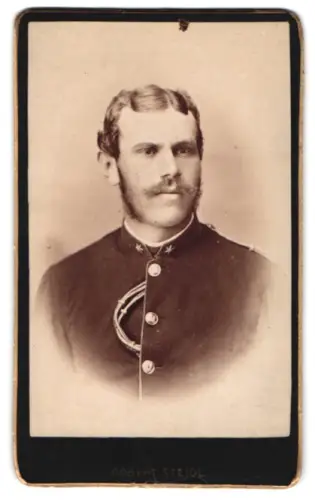 Fotografie Robert Steidl, Bruck a. d. Leitha, Gemeindehaus 65, K.u.K. Gefreiter in Uniform