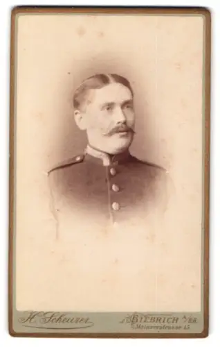 Fotografie Atelier H. Scheurer, Biebrich a. Rh., Mainzerstrasse 15, Unteroffizier in Uniform