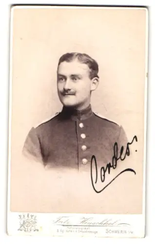 Fotografie Fritz Heuschkel, Schwerin i. M., Wismarsche Str. 26, Gardesoldat Friedrich Cordes in Uniform