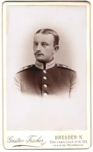 Fotografie Gustav Fischer, Dresden, Königsbrücker-Str. 103, Gardesoldat in Uniform
