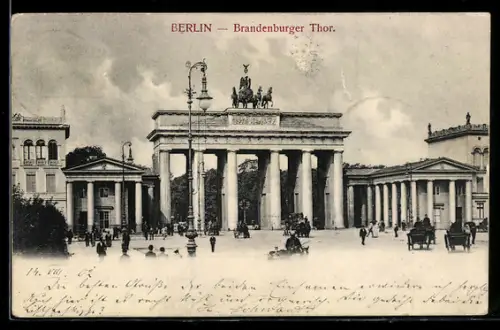 AK Berlin, Brandenburger Tor mit Strassenpartie