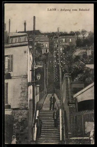 AK Laon, Aufgang zum Bahnhof