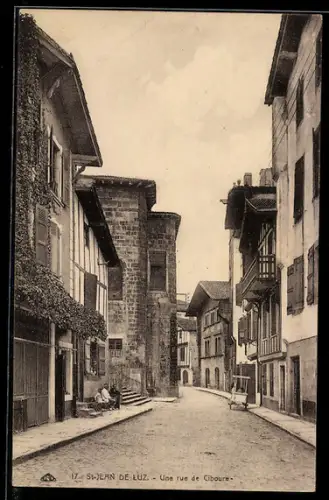 AK St-Jean-de-Luz, Une rue de Ciboure