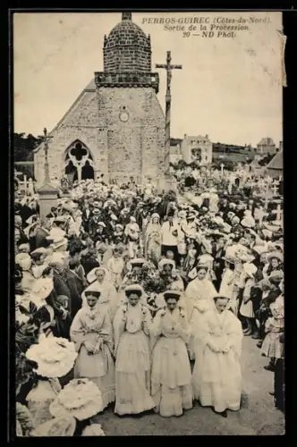 AK Perros-Guirec /Côtes-du-Nord, Sortie de la Procession