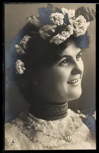 Foto-AK Photochemie Berlin Nr. 851-1: Junge Dame mit Rosen im Haar