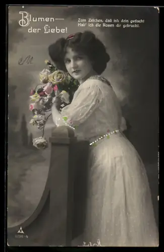 Foto-AK Photochemie Berlin Nr. 6796-4: Junge Dame mit Rosen, Blumen der Liebe!