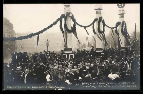 AK Leipzig, Völkerschlachtdenkmal, Gruppe aus dem Festzug anlässlich der Einweihung 1913