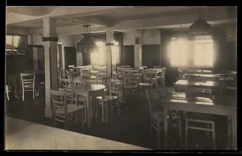 Foto-AK Usingen, Café-Stube Reutter, Innenansicht, 1920