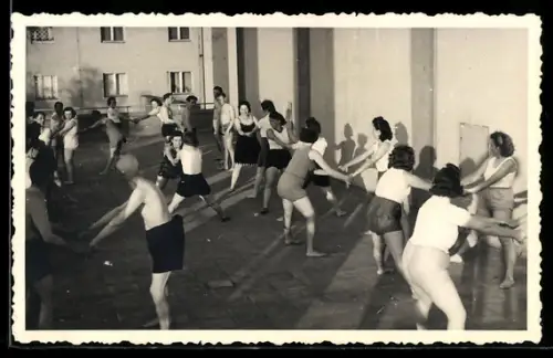 Foto-AK Dresden-Trachau, Sportverein Volksgesundheit Mickten-Kaditz, Turnhalle Cottbuser Strasse 34, 1937