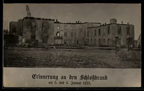 Foto-AK Usingen, Verbranntes Schloss nach dem Brand im Januar 1873, früher Nachdruck ca. 1910