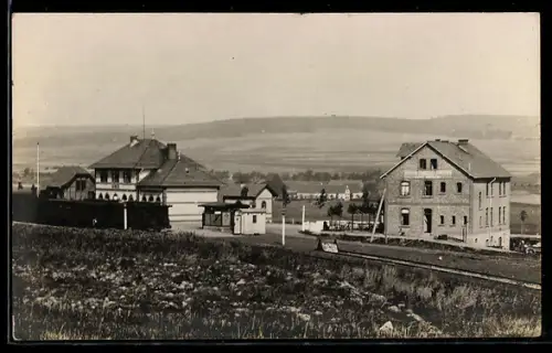 Foto-AK Usingen, Bahnhof mit Umgebung