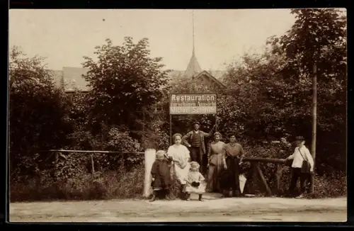 Foto-AK Usingen, Gasthaus zur schönen Aussicht von Michael Schleich, Trockenstempel August Weininger