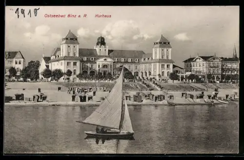 AK Binz a. R., Kurhaus vom Wasser aus gesehen, Strandpartie