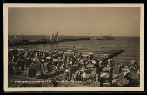 AK Brunshaupten i. M., Strand mit Brücke und Strandkörben