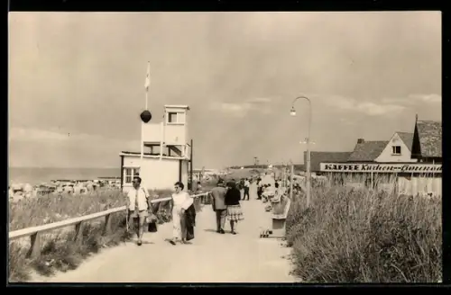 AK Graal-Müritz, Strandpartie mit Passanten und Café