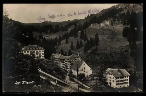 AK Rigi-Klösterli, Hotelbauten am Hang mit Bergwald